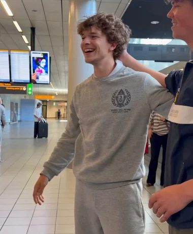 Journalist en cameraman De Marker weer terug in Nederland